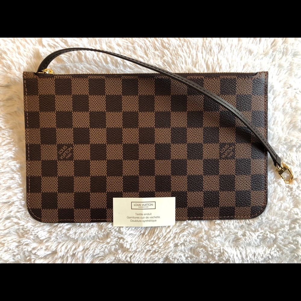 BRAND NEW! Louis Vuitton Neverfull Pochette!!